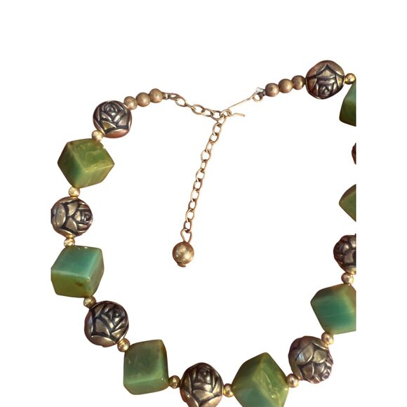 Vintage Bakelite Green Moss Square Bead Choker Collar Necklace Gold Tone Rose - Picture 4 of 5